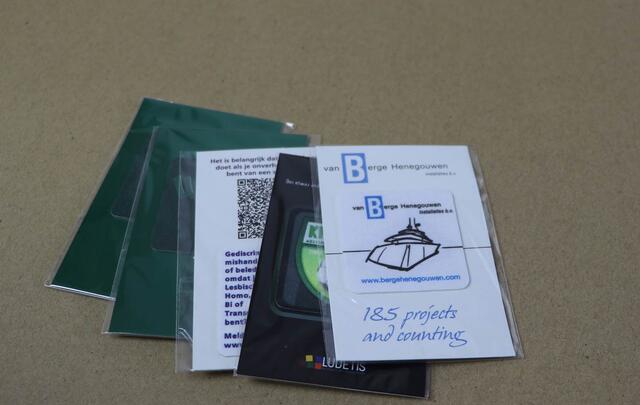 Klevende display reinigers 80x80mm met uw bedrukking image